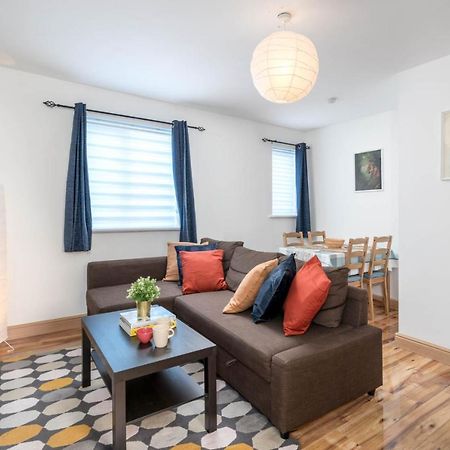 2 Bedroom Flat Near London Excel Esterno foto