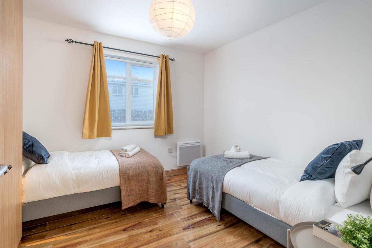 2 Bedroom Flat Near London Excel Esterno foto