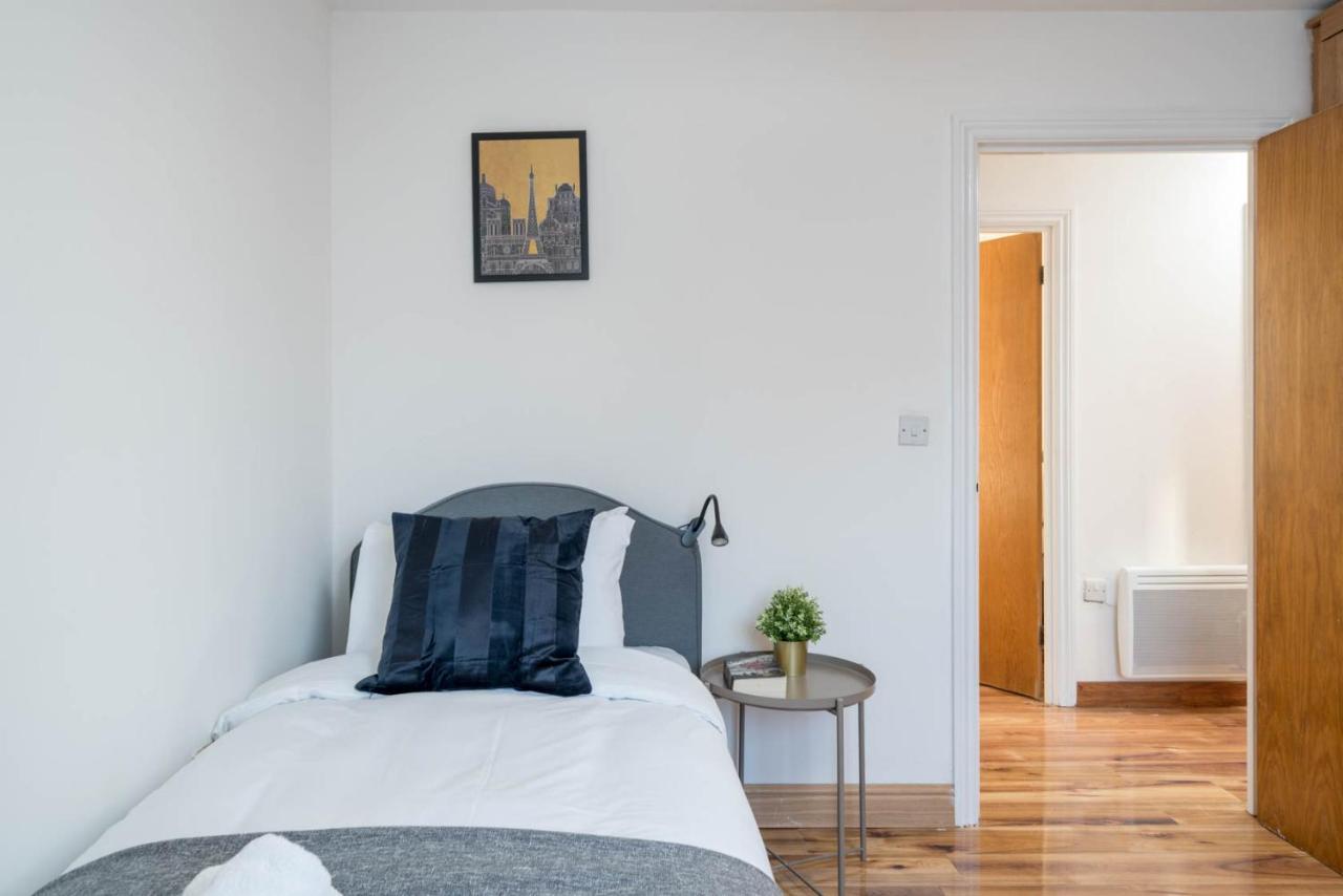 2 Bedroom Flat Near London Excel Esterno foto