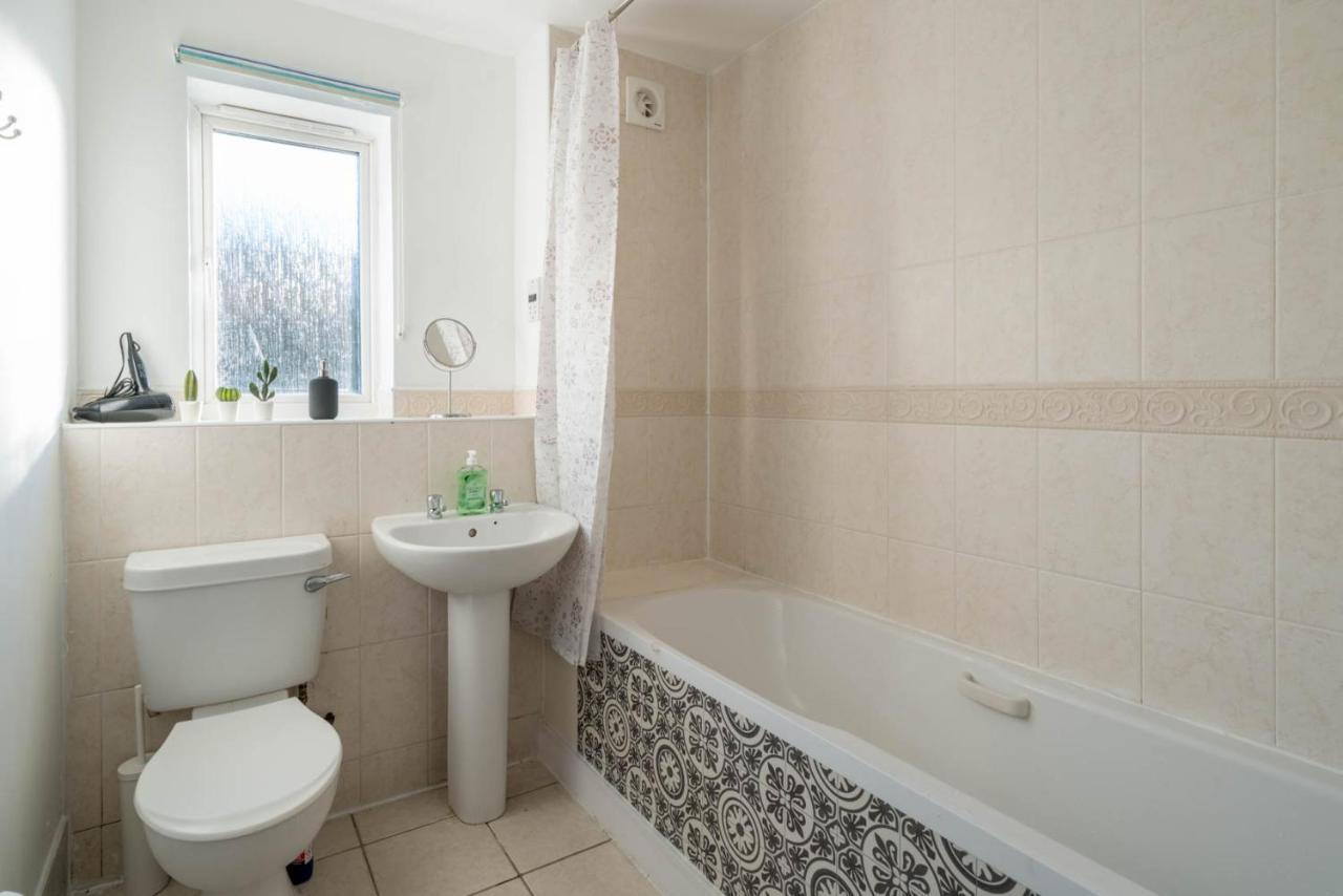 2 Bedroom Flat Near London Excel Esterno foto